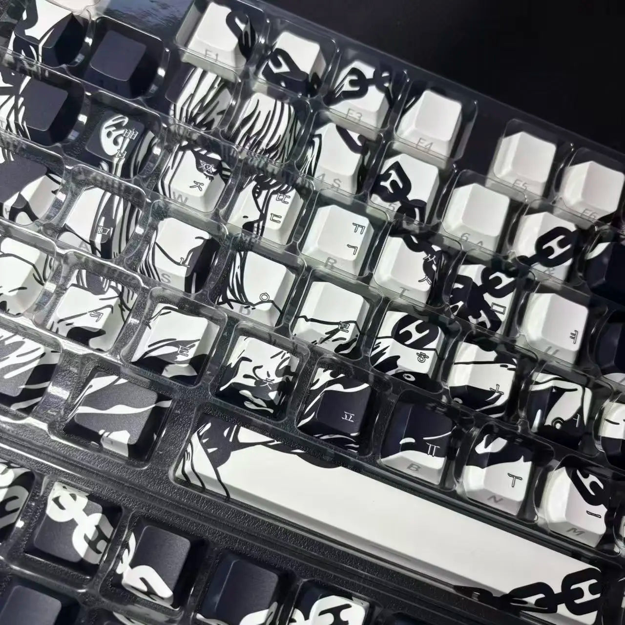 MAKIMA NOIR Keycap Set – 129-Key Anime PBT Japan Edition